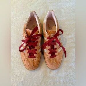 Adidas - gazelle - women’s 8.5 - salmon colored rough suede